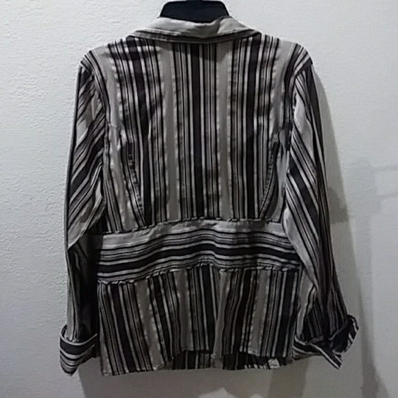 Lane Bryant cross over blouse size 14/16 - Picture 3 of 3